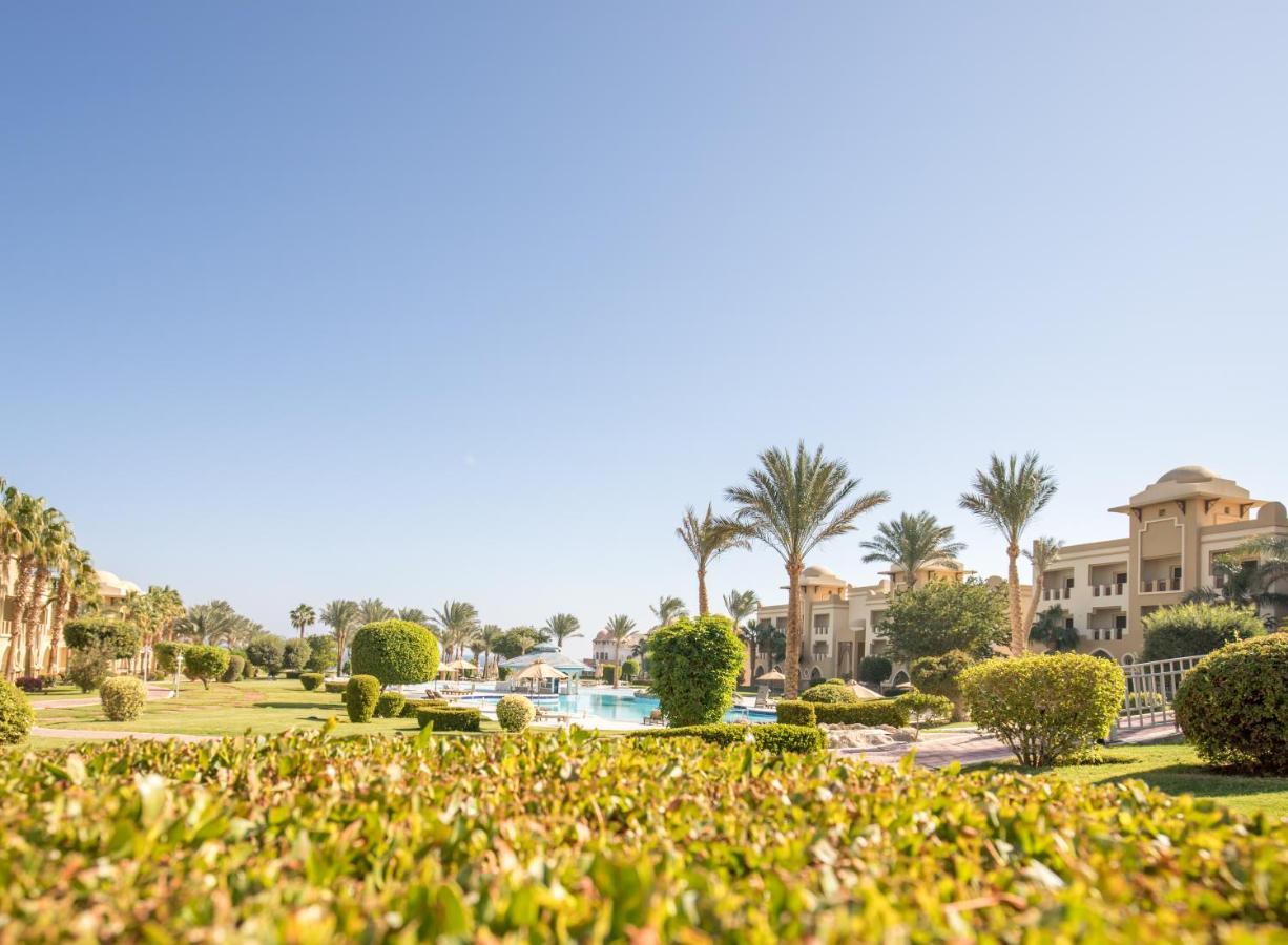 Serenity Makadi Beach Bagian luar foto View of the resort
