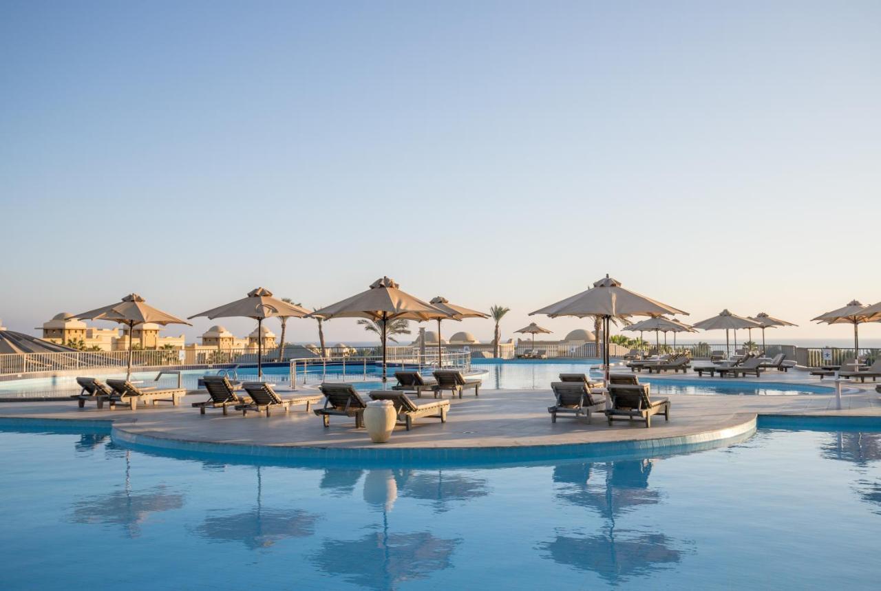 Serenity Makadi Beach Bagian luar foto The pool at the hotel