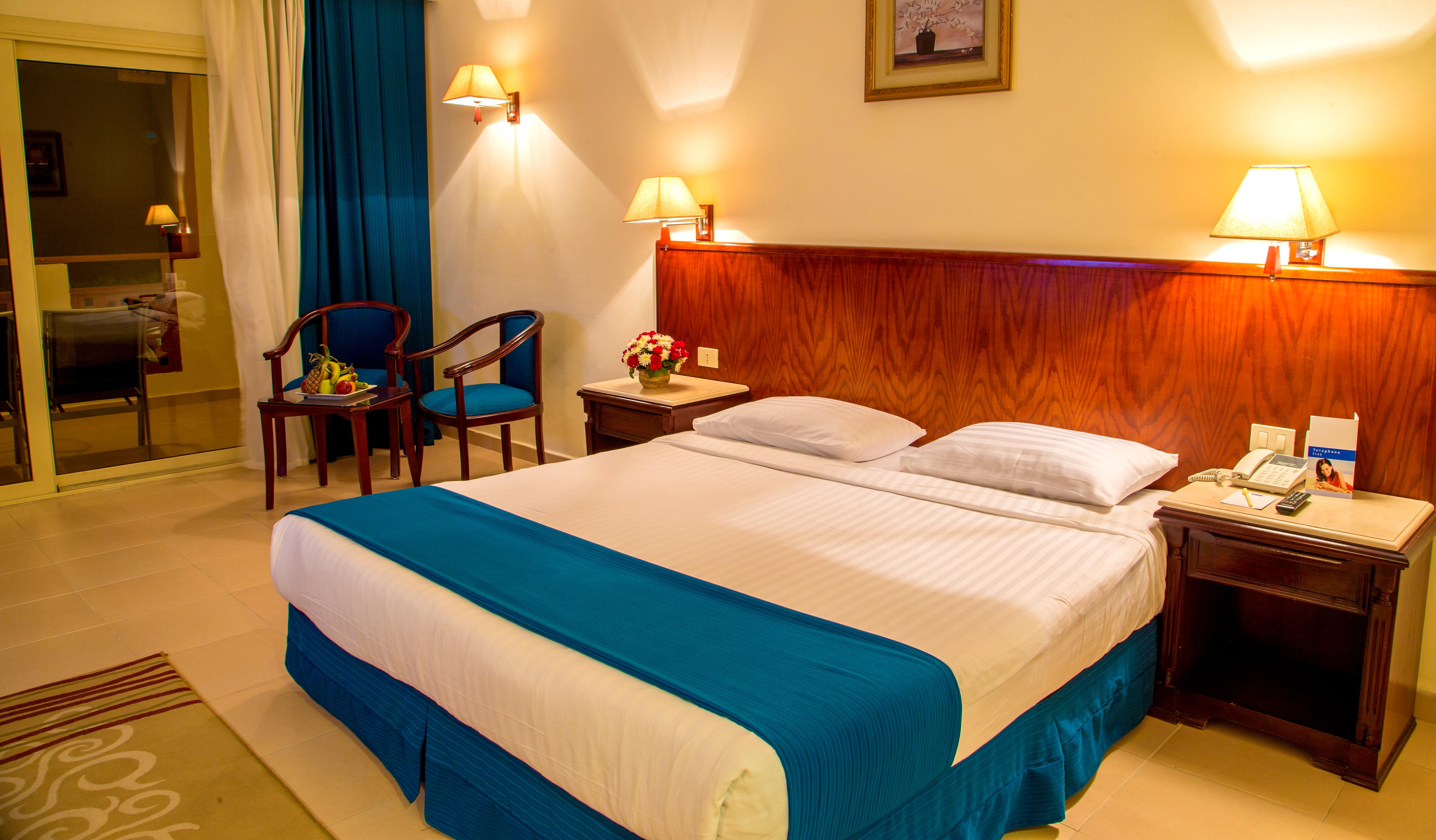 Serenity Makadi Beach Bagian luar foto A bedroom in a hotel