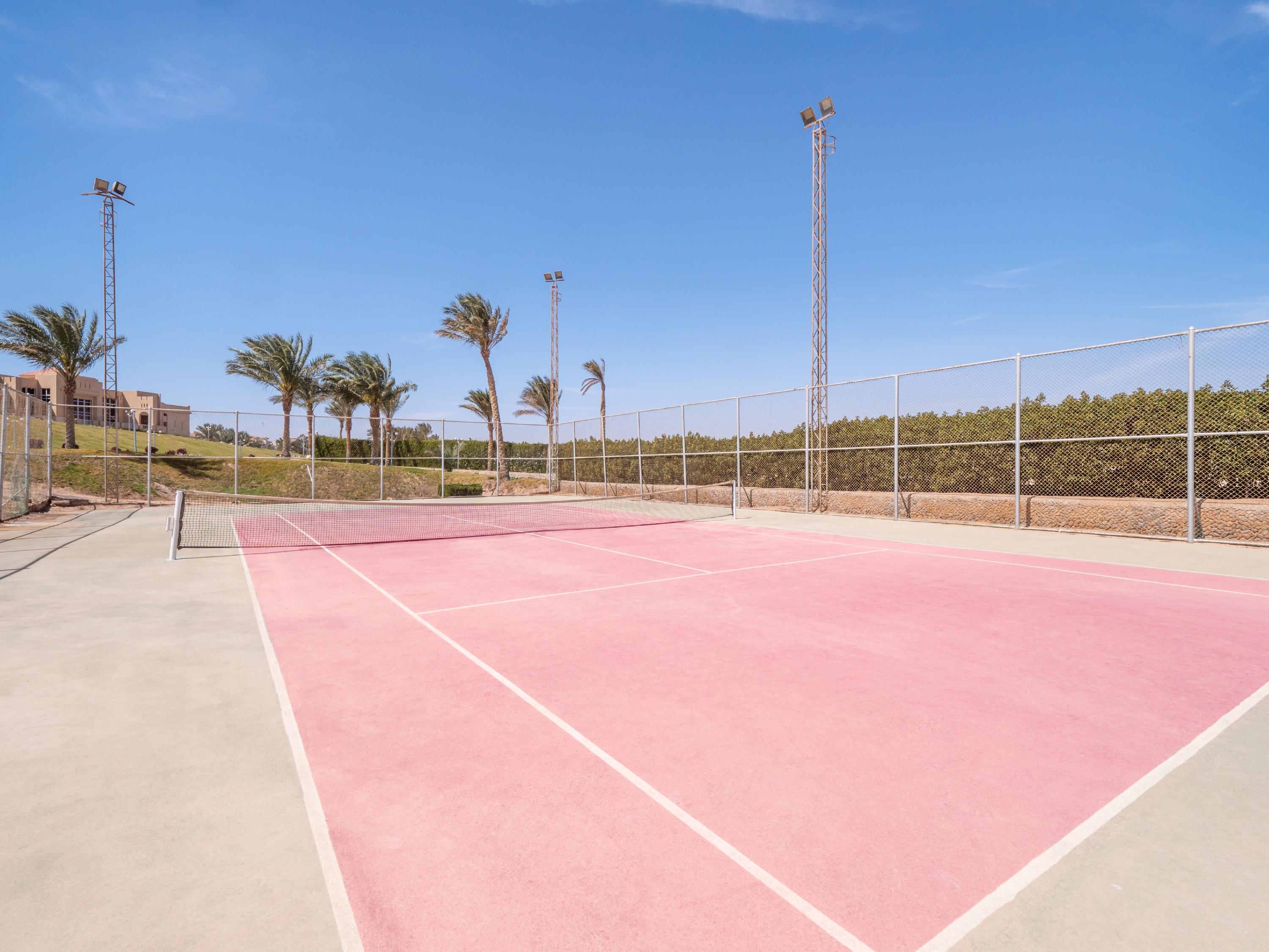 Serenity Makadi Beach Bagian luar foto Tennis court at the resort