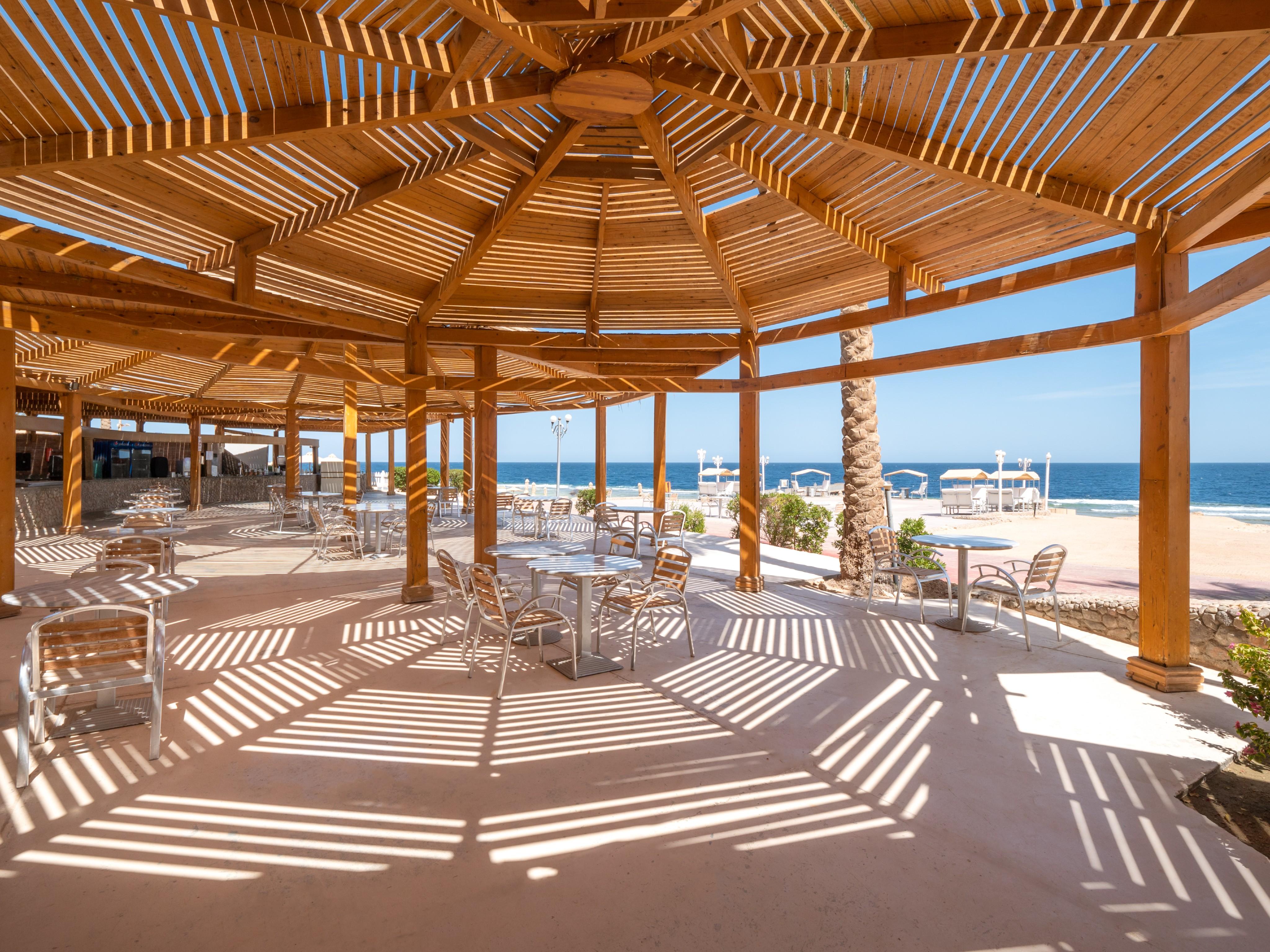 Serenity Makadi Beach Bagian luar foto The beach at the resort